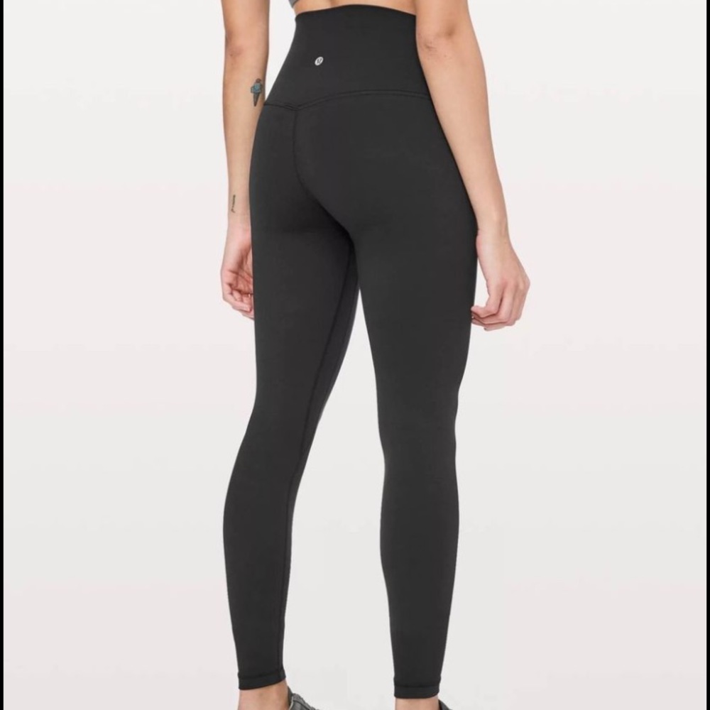 Lululemon. 4. black. full length. leggings. Tight. High waisted.